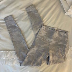 SIZE 4 LULULEMON LEGGINGS